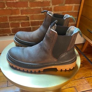 Kamik Tyson C winter Chelsea boots, men’s size 8, waterproof, really nice cond!